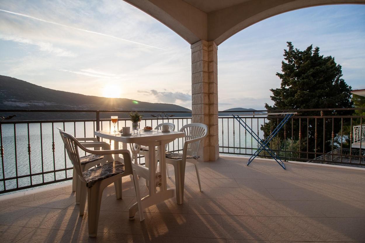 Villa Anteo Uz Plazu Sa Privatnim Parkingom Neum Exterior foto