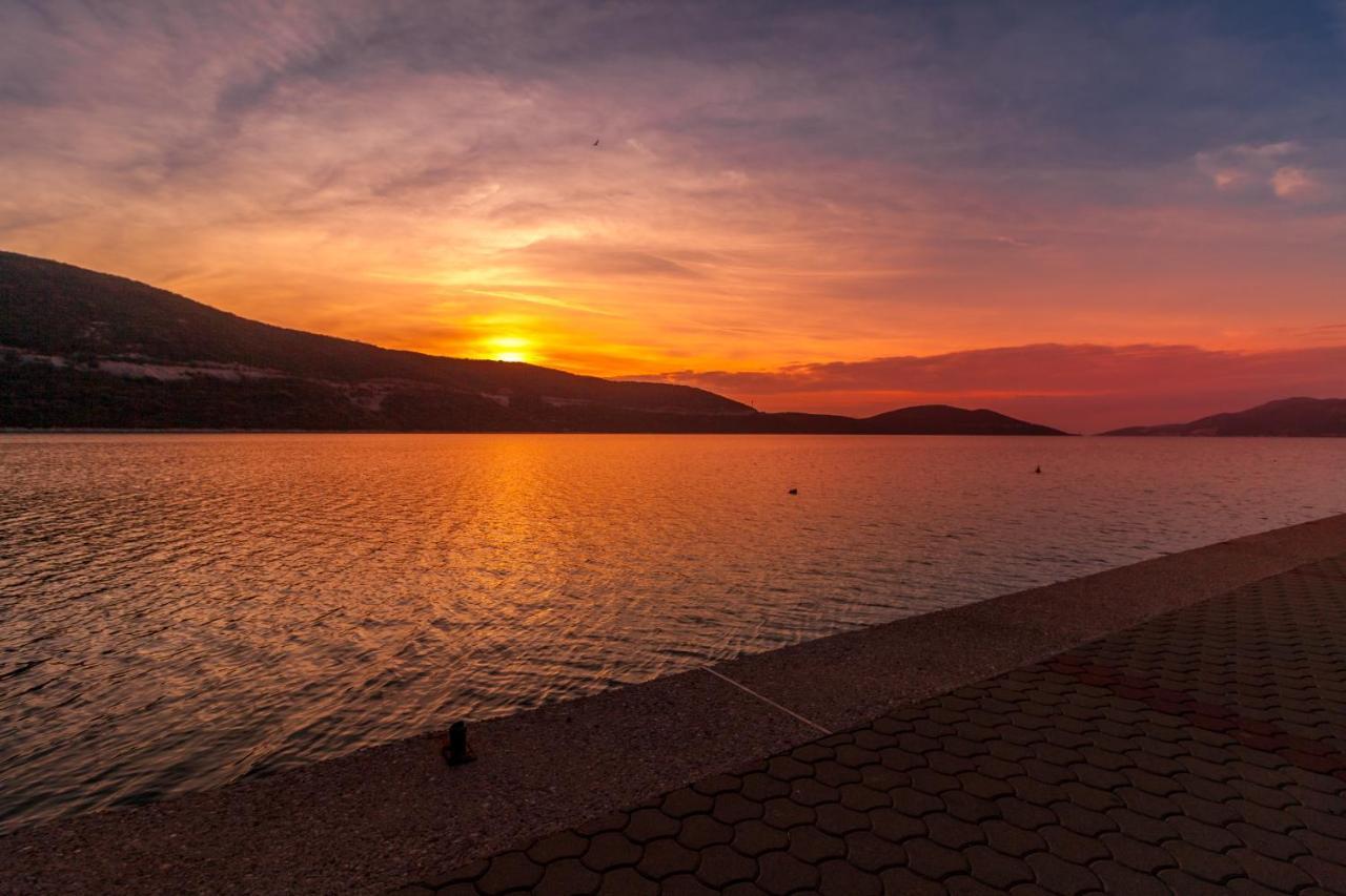 Villa Anteo Uz Plazu Sa Privatnim Parkingom Neum Exterior foto